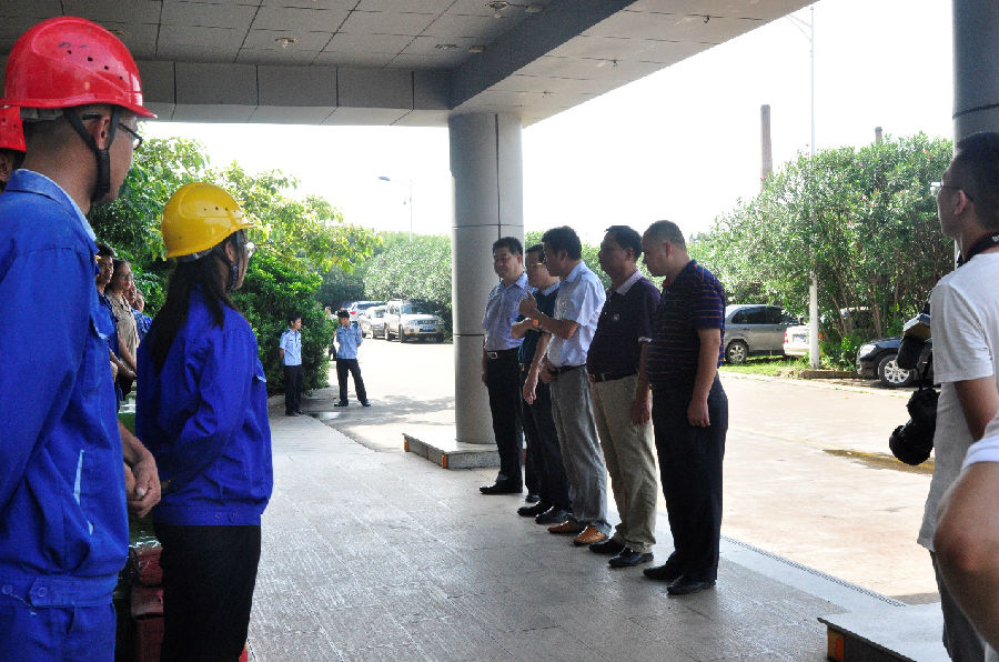 工會(huì)慰問(wèn)送清涼，甘甜爽口暖心田