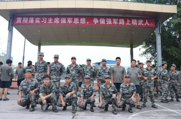 保衛(wèi)祖國的戰(zhàn)斗隊，建設(shè)祖國的排頭兵